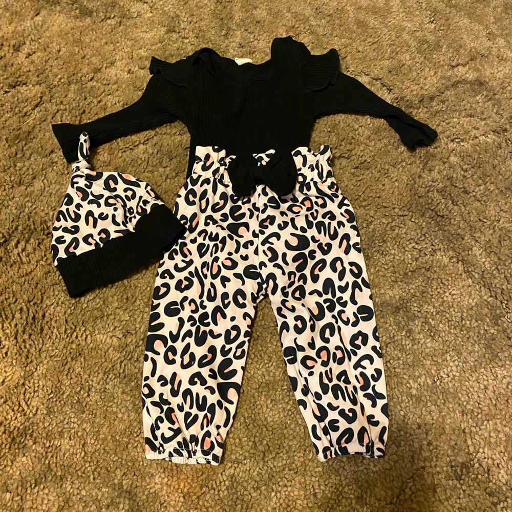 Stylish Black and peachy Leopard Print Kids Bottoms Set